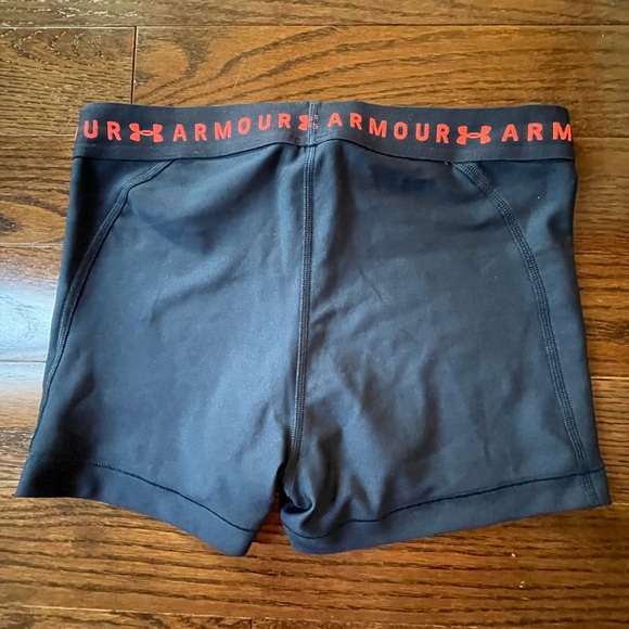 Under Armour Spandex Shorts - Picture 3 of 3